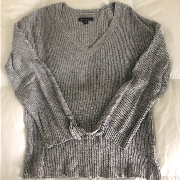 American Eagle Outfitters V-Neck Grey Sweater - Picture 4 of 6